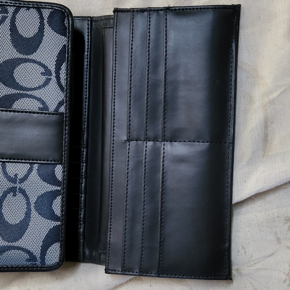 Coach black purse with matching wallet $59. Gently used. Looks brand new - Picture 7 of 8